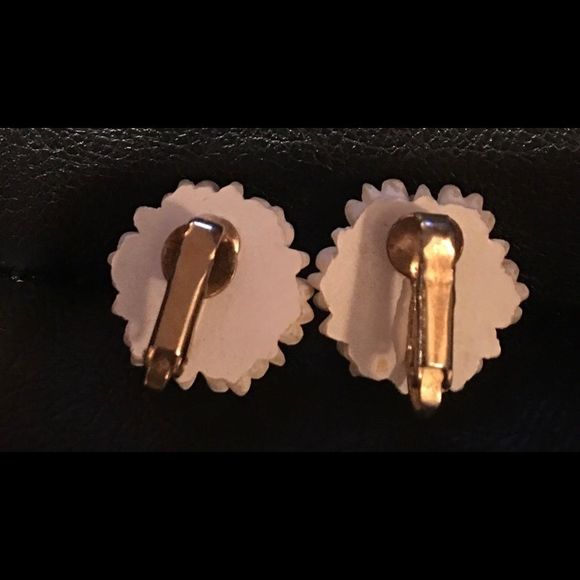 1950’s clip on earrings - Picture 3 of 3